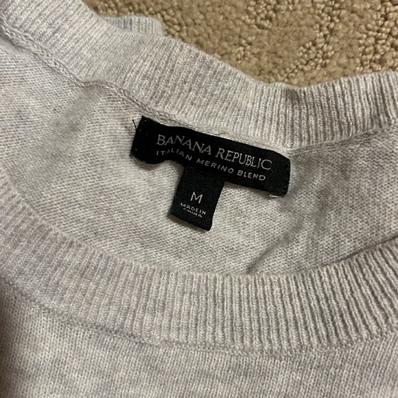 Banana republic grey Italian Merino sweater with stars. Perfect condition - Picture 4 of 4